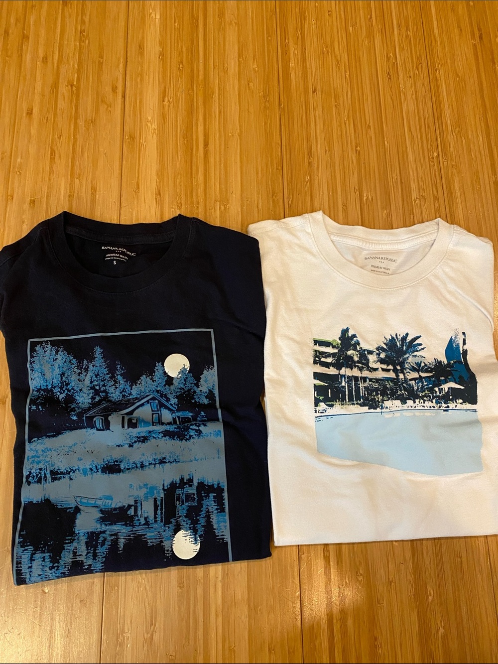 Set of 2  banana republic men’s Short-Sleeve Tees with Scenic Prints